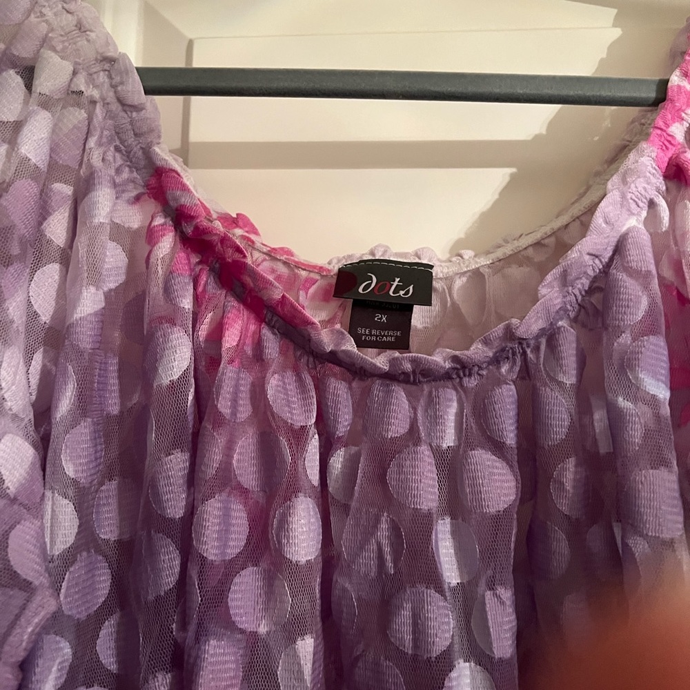 Dots fun and flirty sheer top, Size 2X.